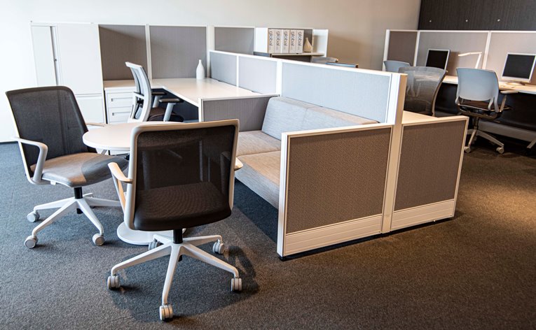 Collaborative-office-benching-systems-by-Harris-WorkSystems-Tigard-Oregon.-PDX-web